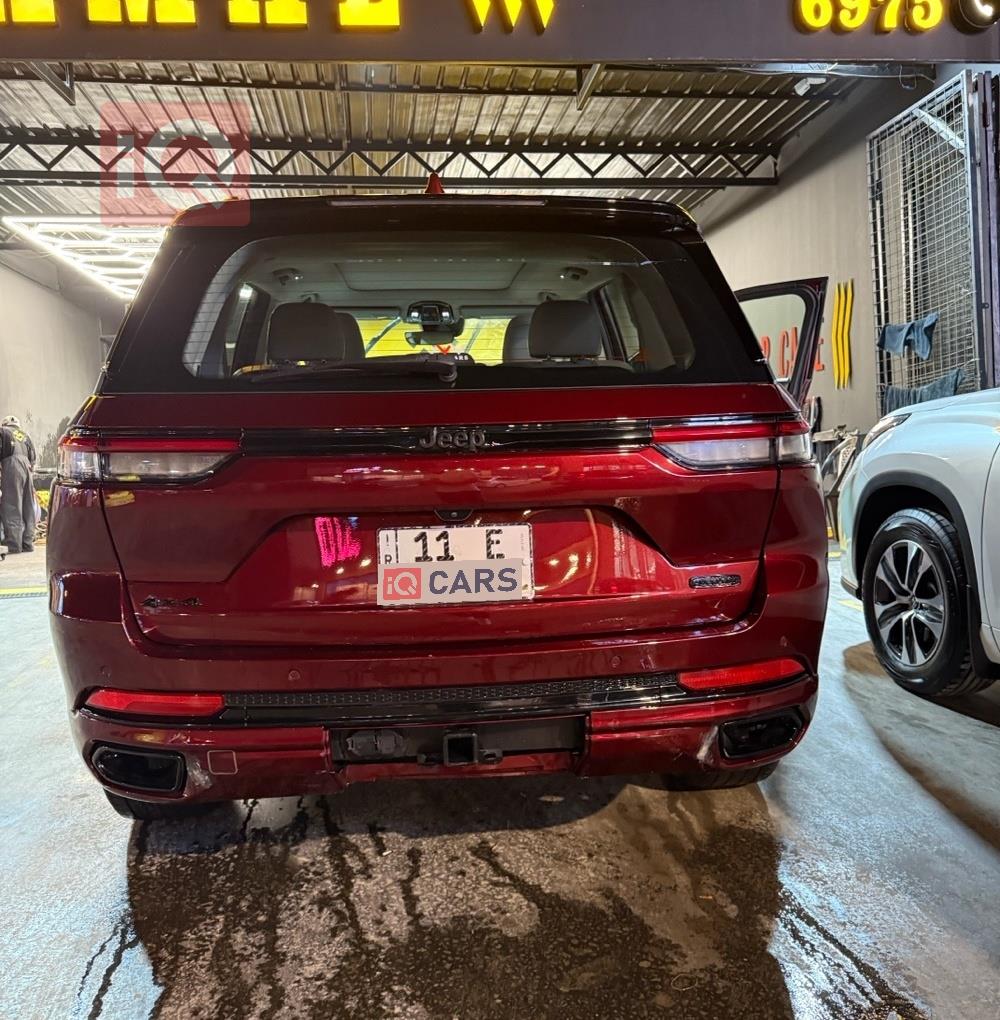 جیپ گراند شیرۆکی